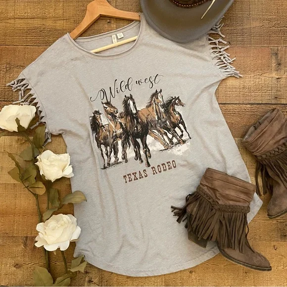 Texas Rodeo Horse Graphic Elevated Tee, Fringe Edges - Picture 2 of 9